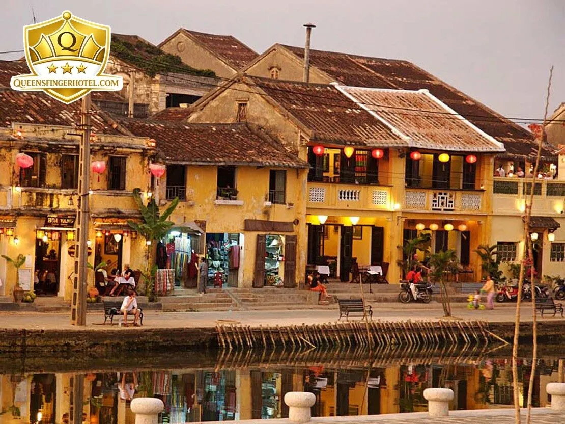 Phố cổ Hội An lung linh đèn lồng bên dòng sông Hoài